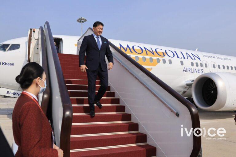 Монгол Улсын Ерөнхийлөгч У.Хүрэлсүх “Бүс ба Зам” дээд түвшний чуулга уулзалтад оролцохоор Бээжин хотод хүрэлцэн ирэв