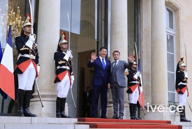 Ерөнхийлөгч У.Хүрэлсүхийг Бүгд Найрамдах Франц Улсын Ерөнхийлөгч Эммануэл Макрон албан ёсоор угтлаа