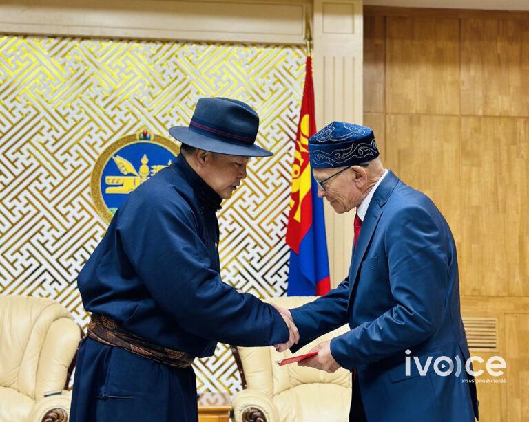 Монгол Улсын Ерөнхийлөгчийн зарлигаар Райханы Асхабыл Монгол Улсын гавьяат хуульч цол хүртлээ