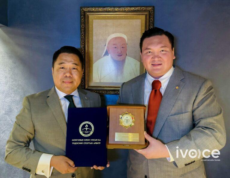 Мөнхбат овогтой Хакүхо Шо Монголын Олон улсын ба үндэсний спортын арбитрын хүндэт ерөнхийлөгч боллоо